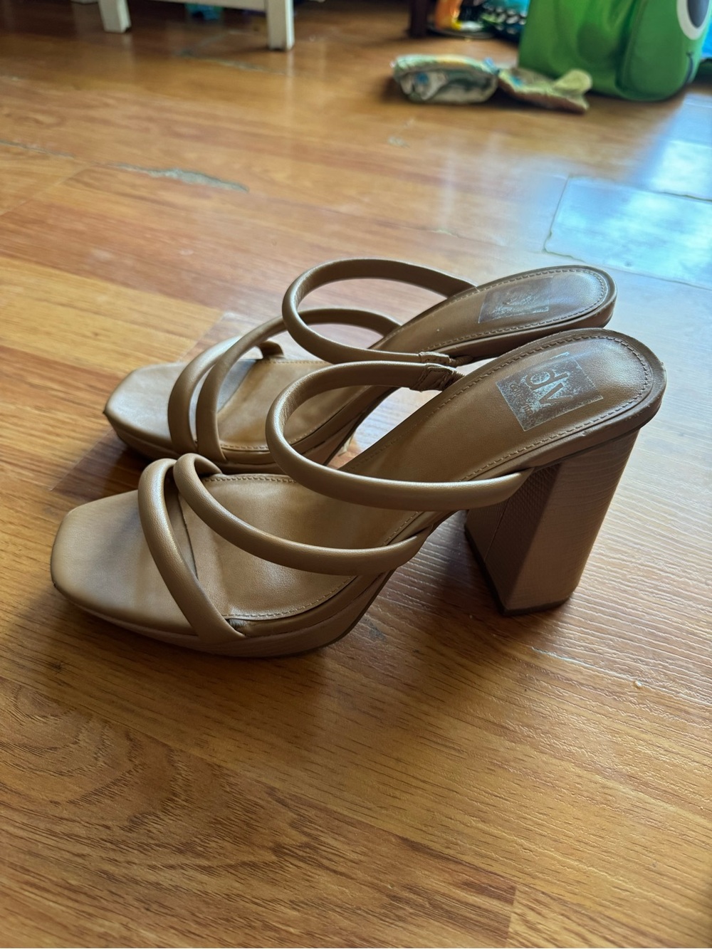 Women’s Strappy Block Heel Sandals in Tan